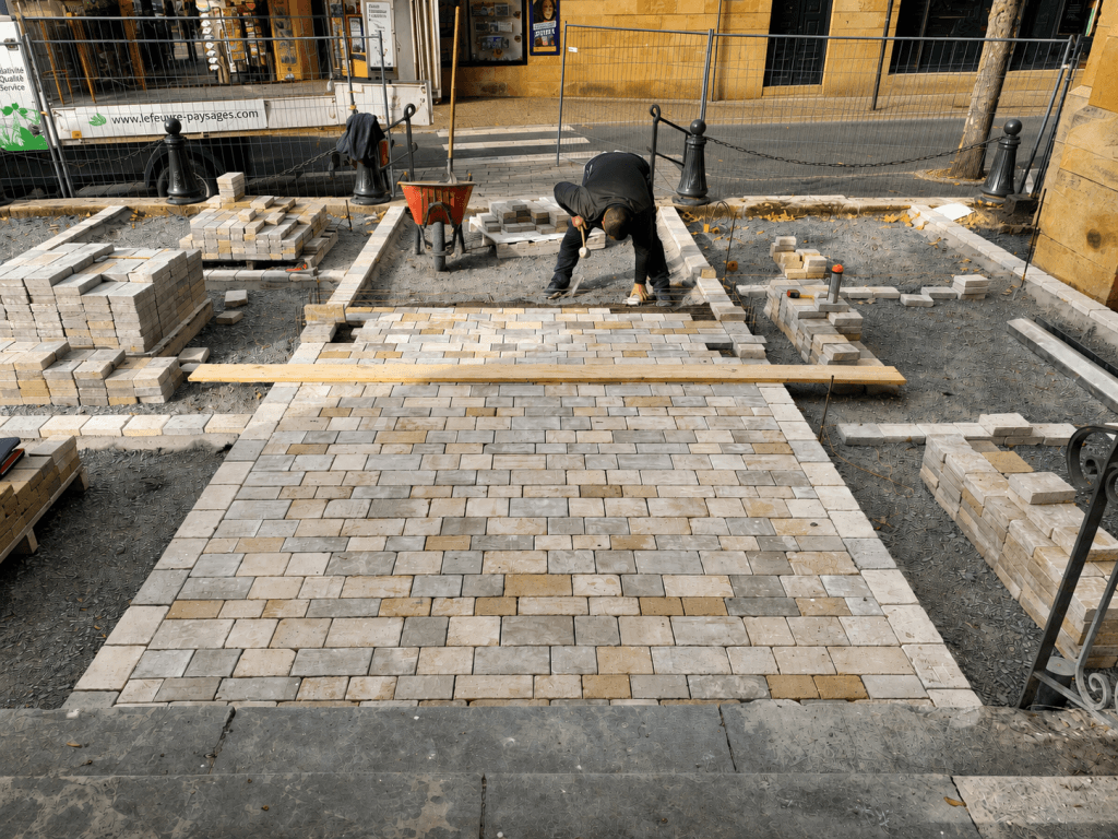 Pose de pavés pour aménagement extérieur